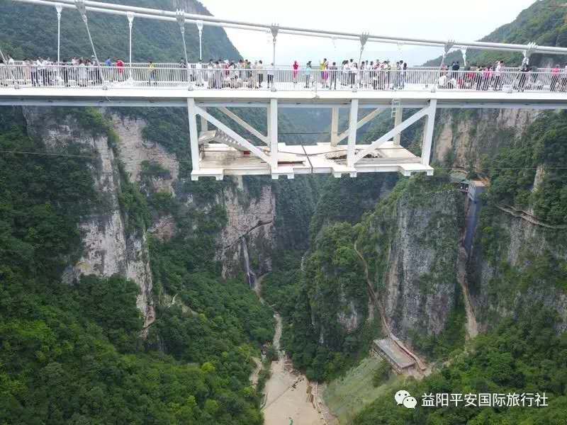 　張家界大峽谷、玻璃橋、黃龍洞品質(zhì)純玩兩日游c2