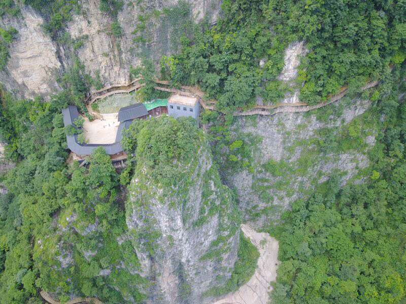 玻璃橋、天子山、猛洞河、 天門山、鳳凰古城 純玩4晚5日游F5