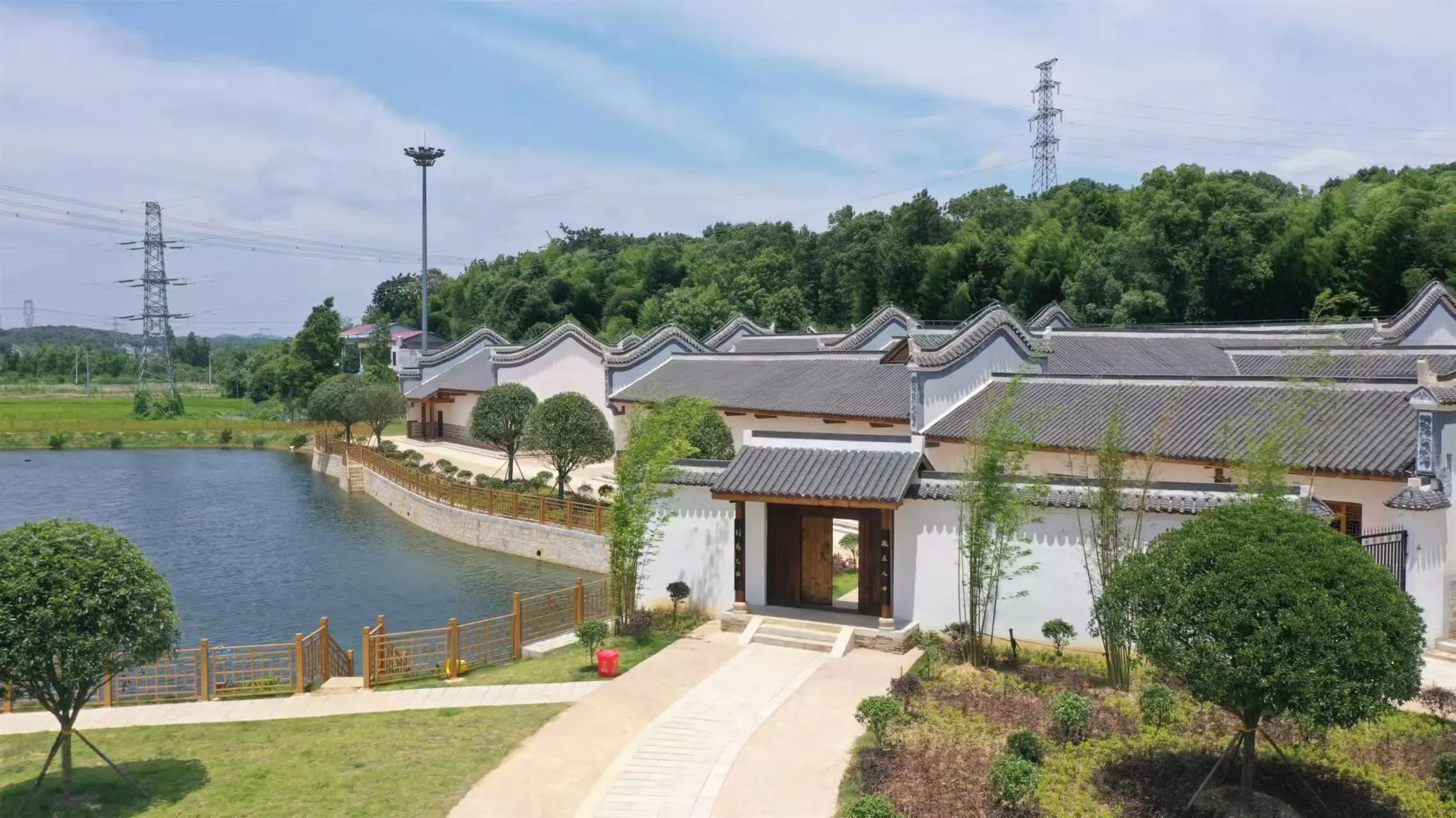 清溪村、天意木國景區(qū)、明清古巷、市博物館、胡林翼故居二日游